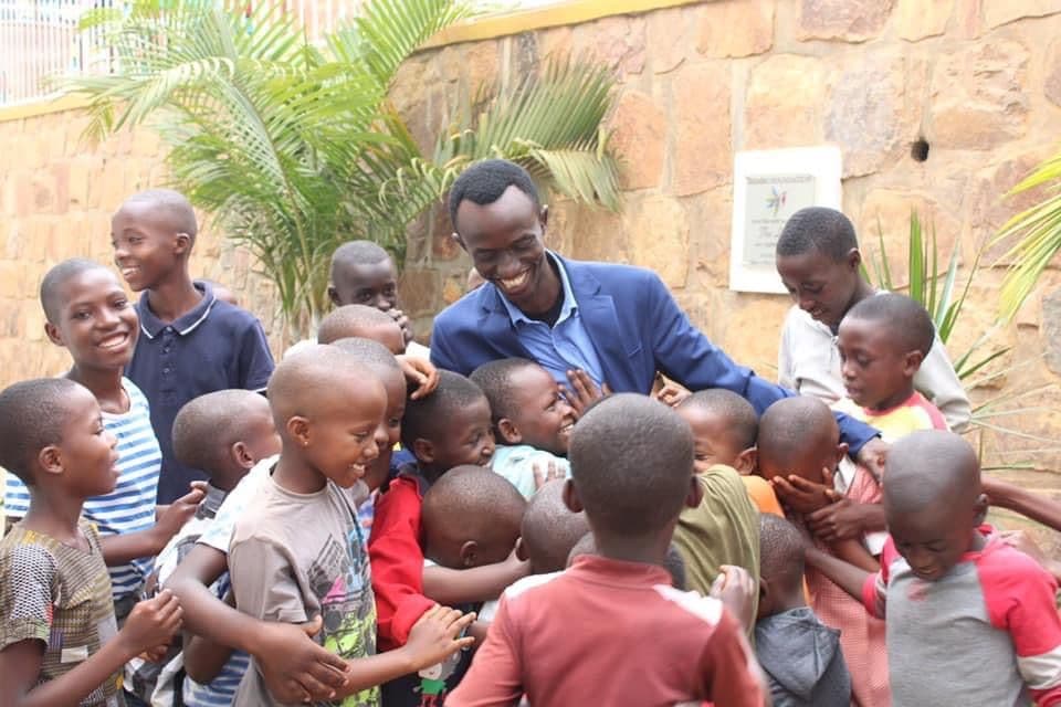 Children gathered around an Irembo mentor